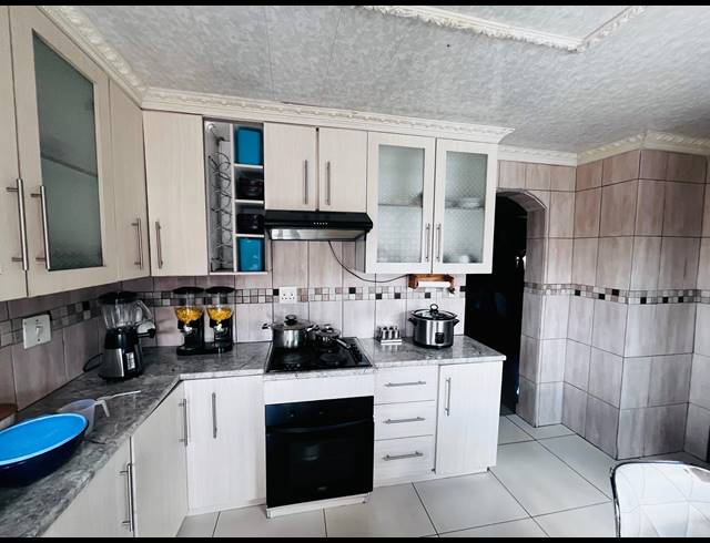 2 BEDROOM HOUSE FOR SALE IN EVATON WEST